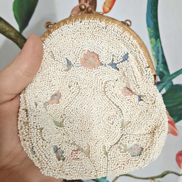 ~{Vintage}~ Mini beaded and embroidered  change purse. - Picture 4 of 9